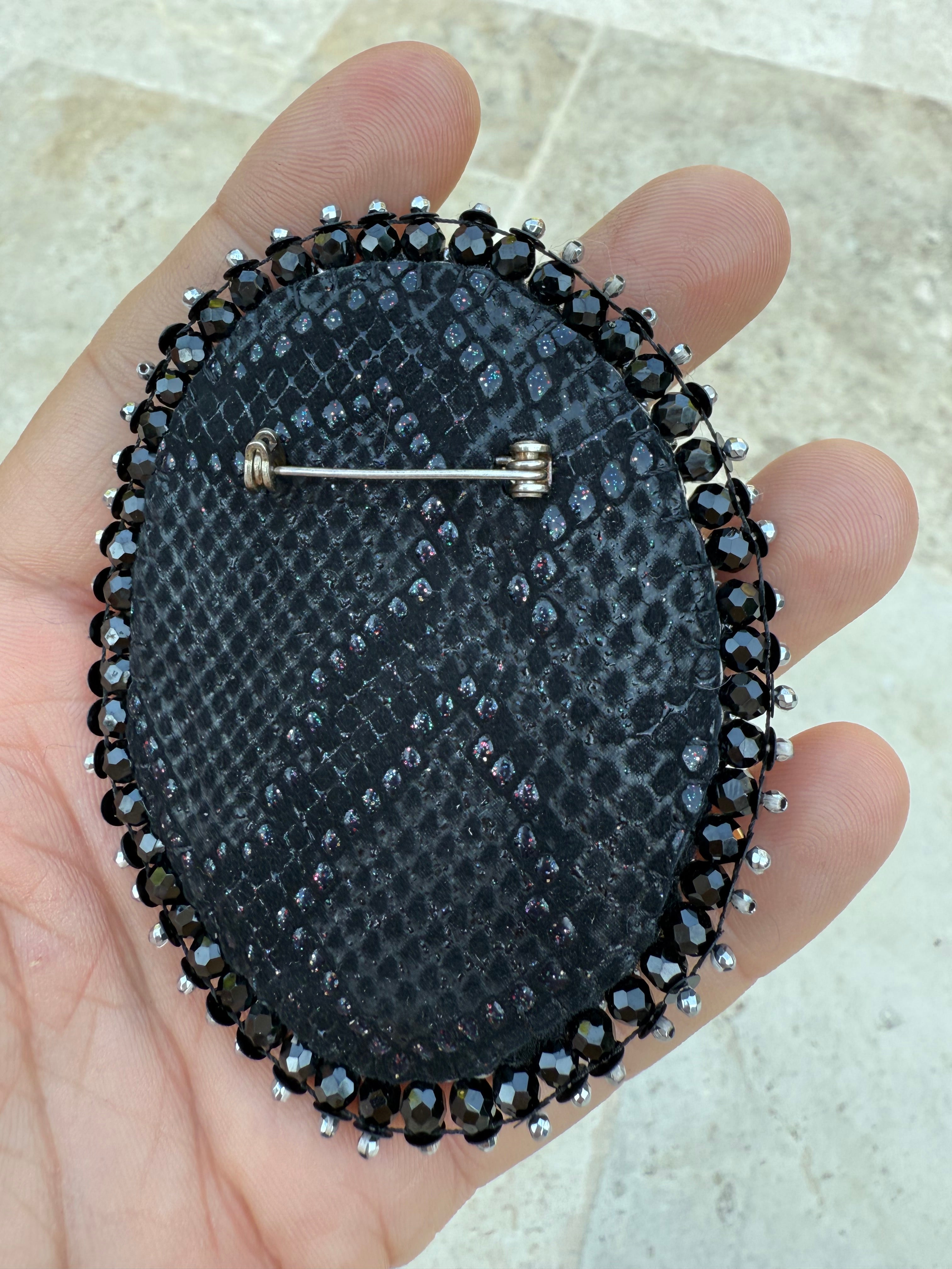 Broche « Oh My Karma »