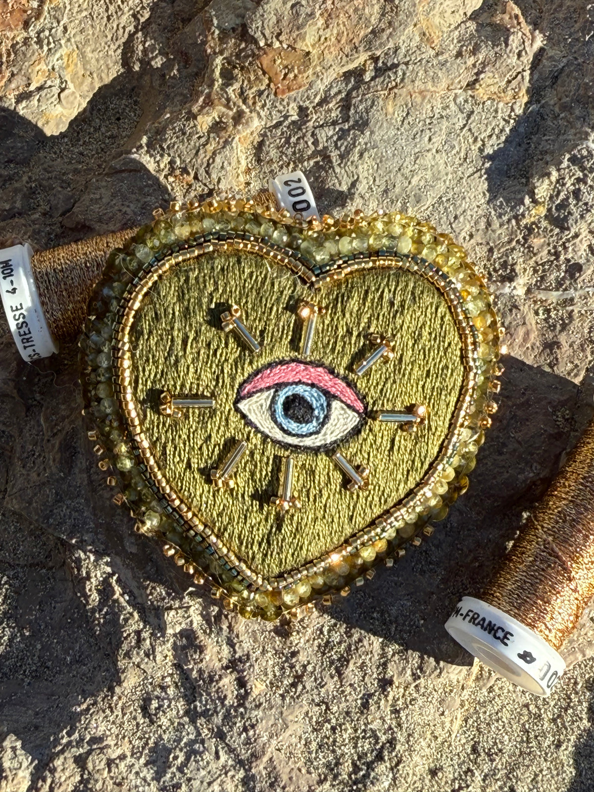 Broche « Nazar & Love » kaki