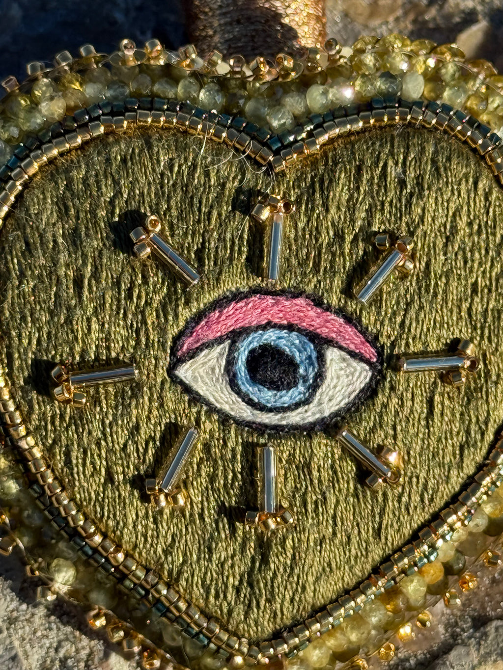 Broche « Nazar & Love » kaki