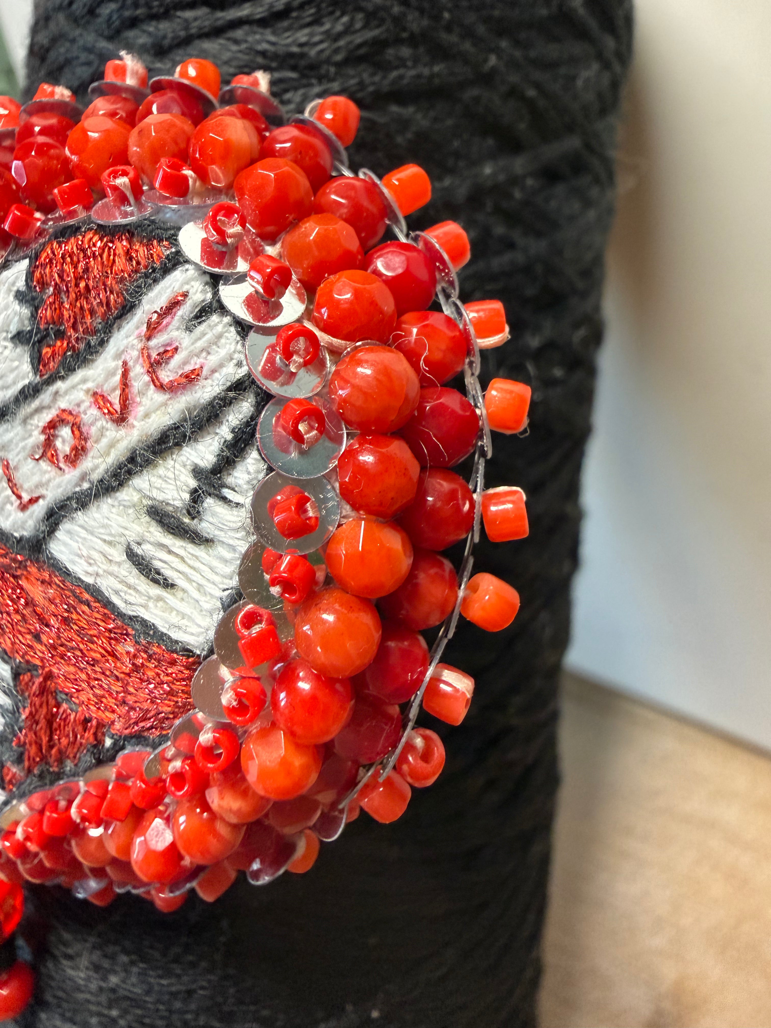 Broche « Love Hurts »