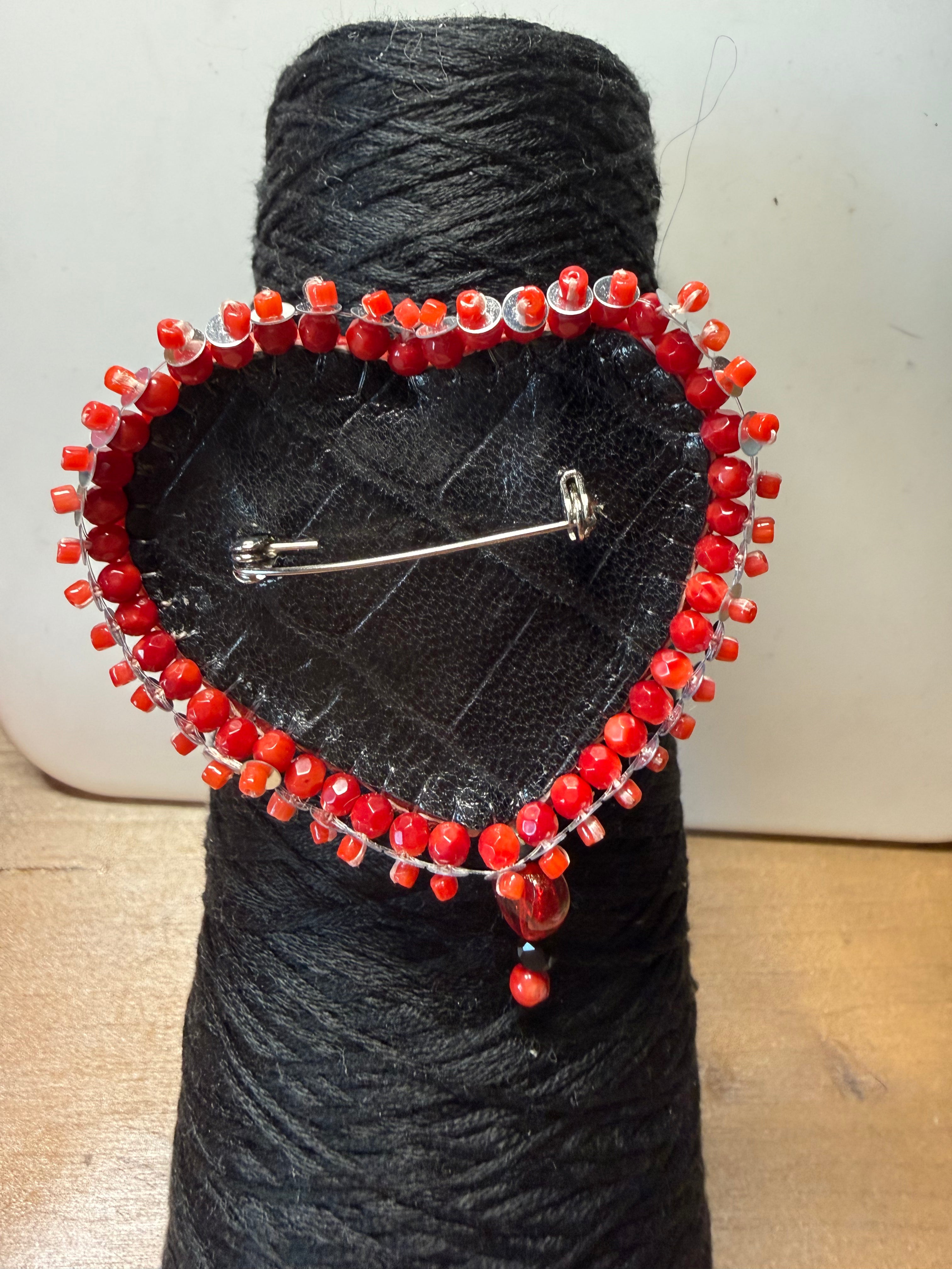 Broche « Love Hurts »