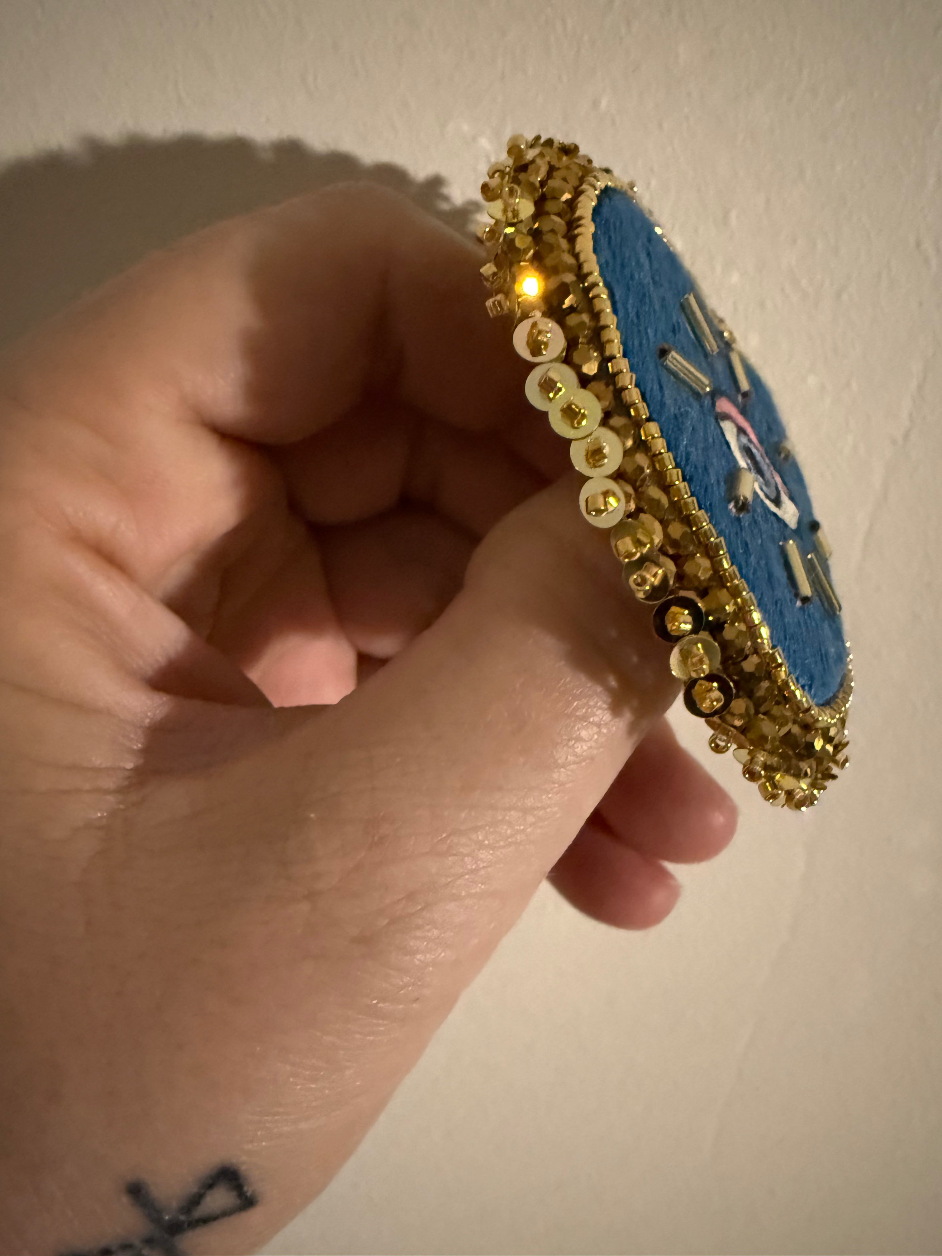 Broche « Nazar & Love » bleu canard