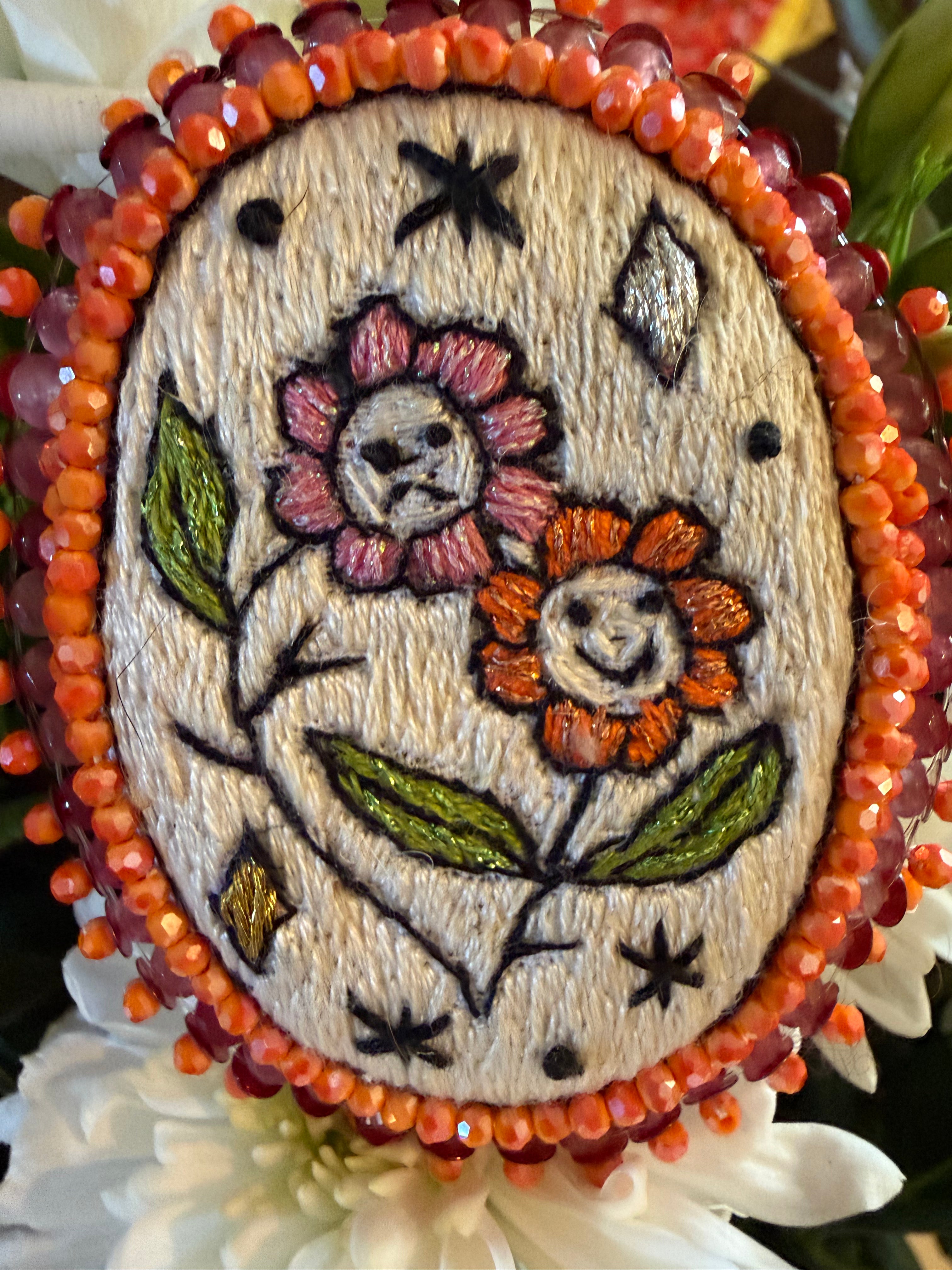 Broche « Yin & Yang Flowers »