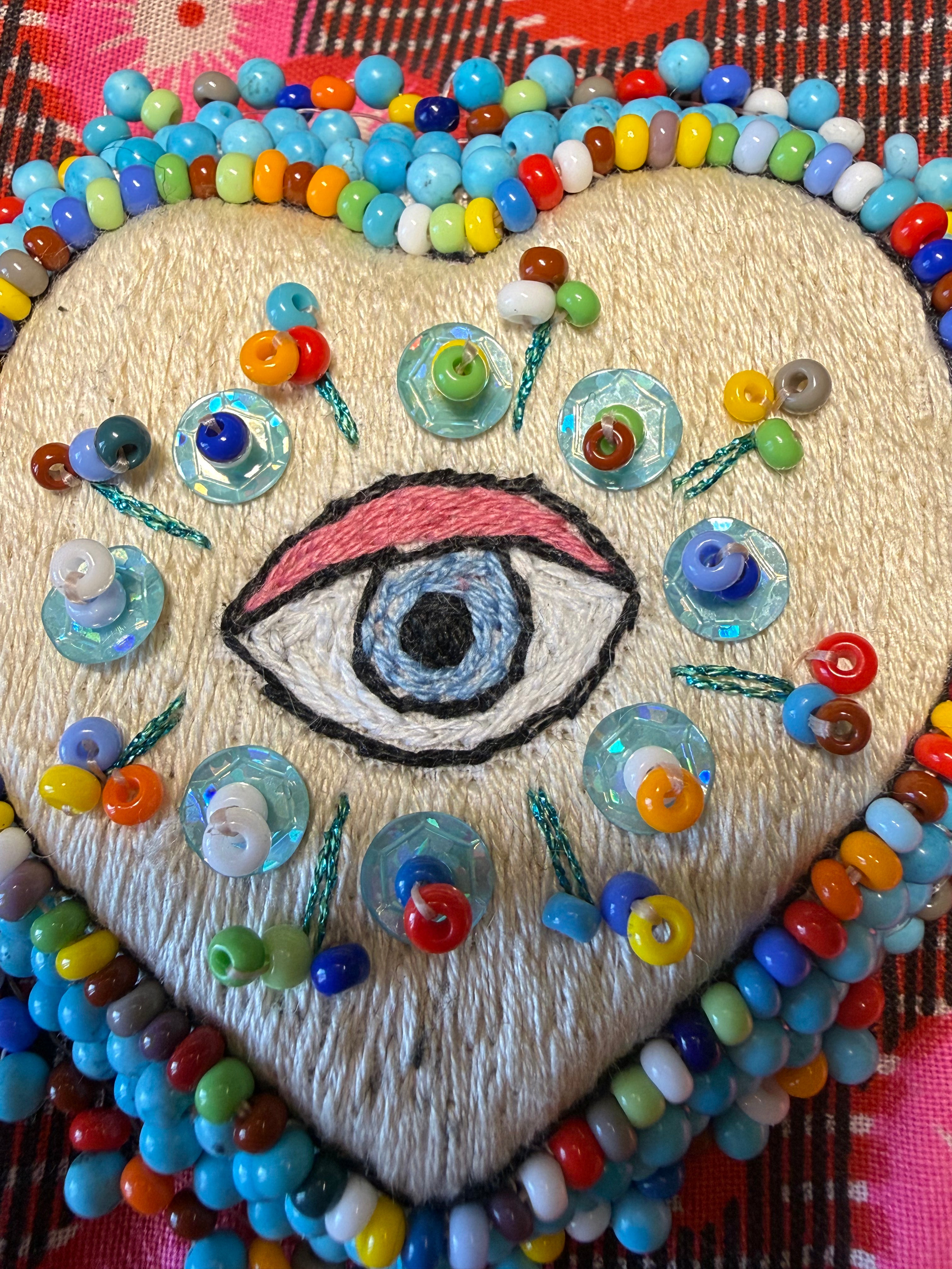 Broche « Nazar & Love » psychédélique