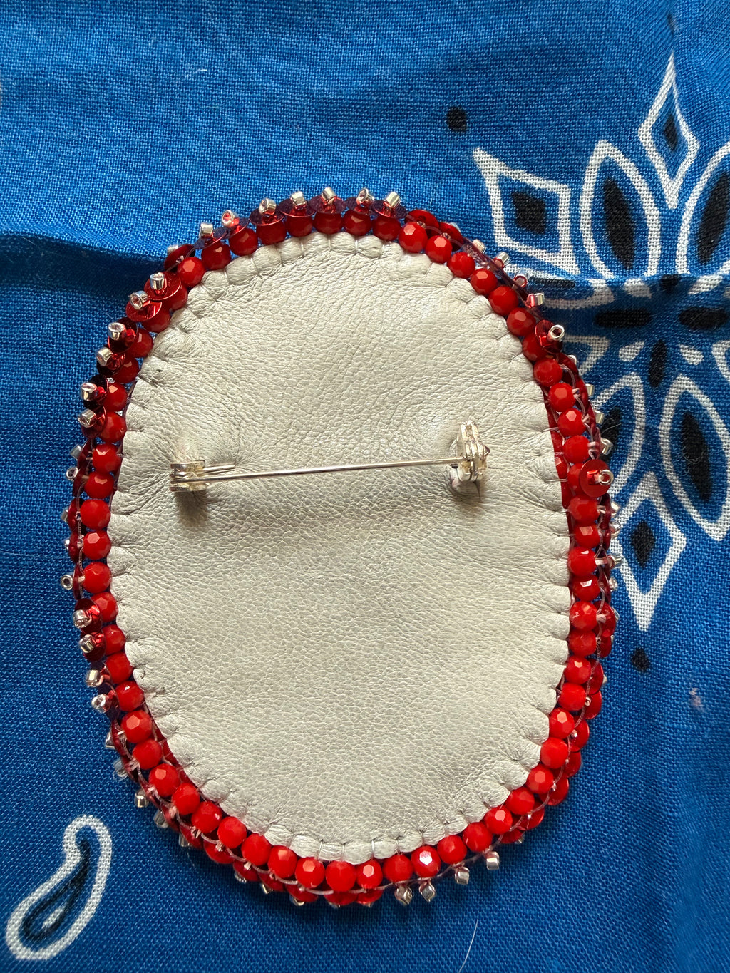Broche Snoopy rouge