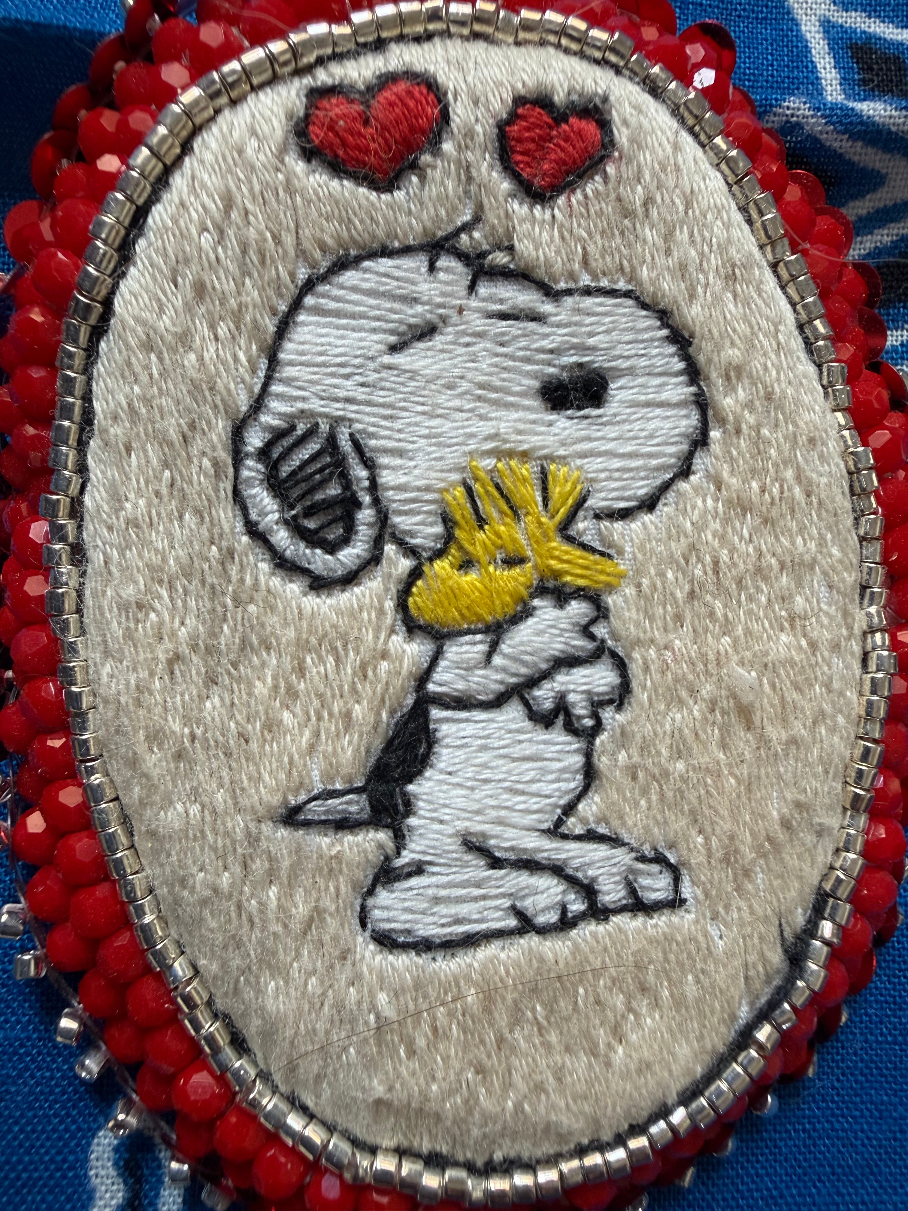 Broche Snoopy rouge
