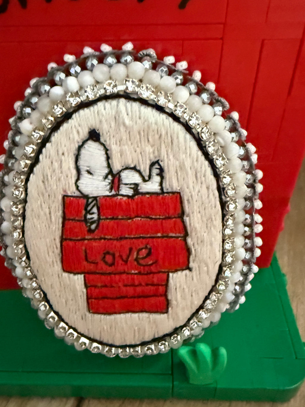 Broche « Snoopy Home »