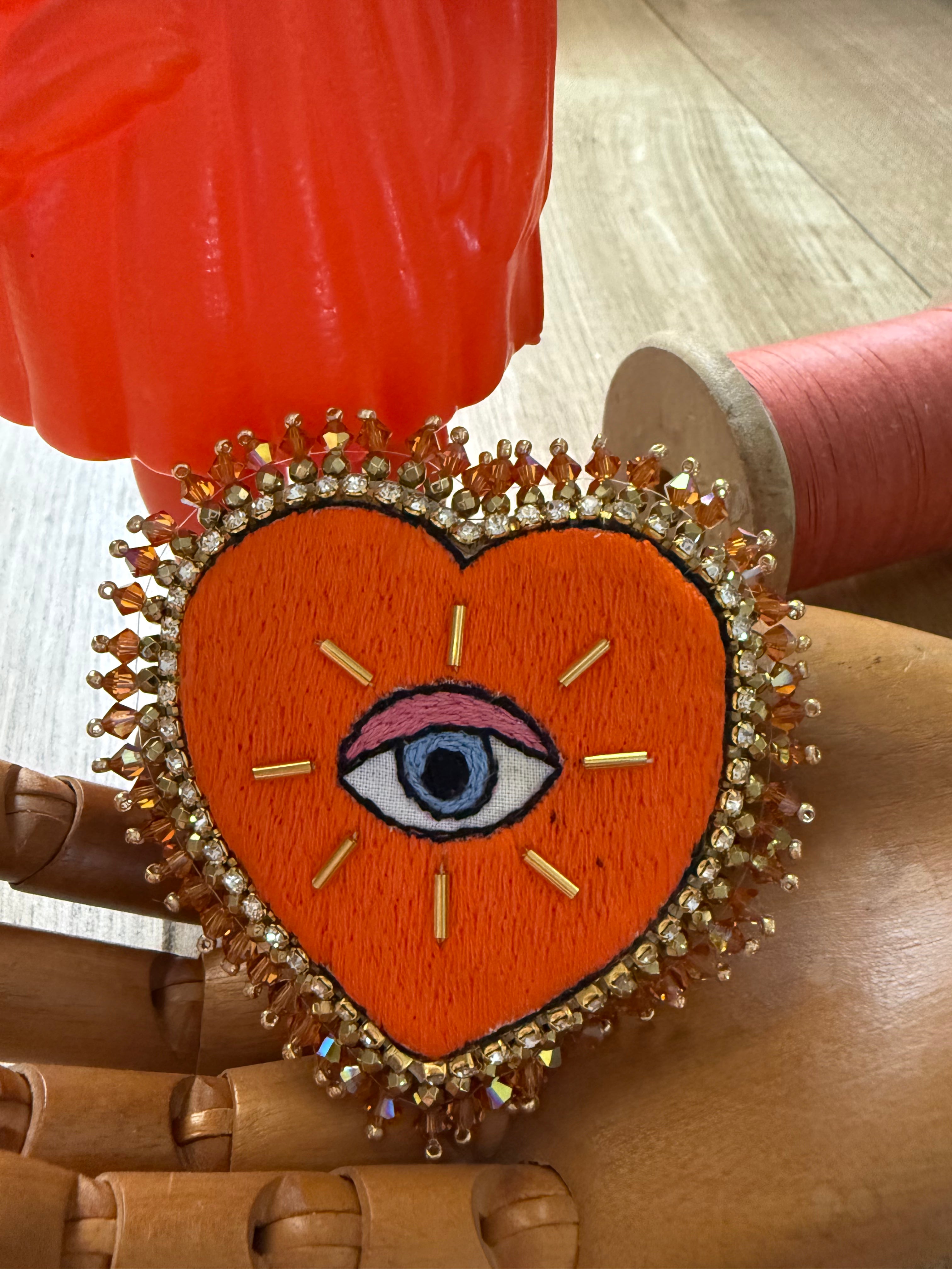 Broche « Nazar & Love » Pop chic