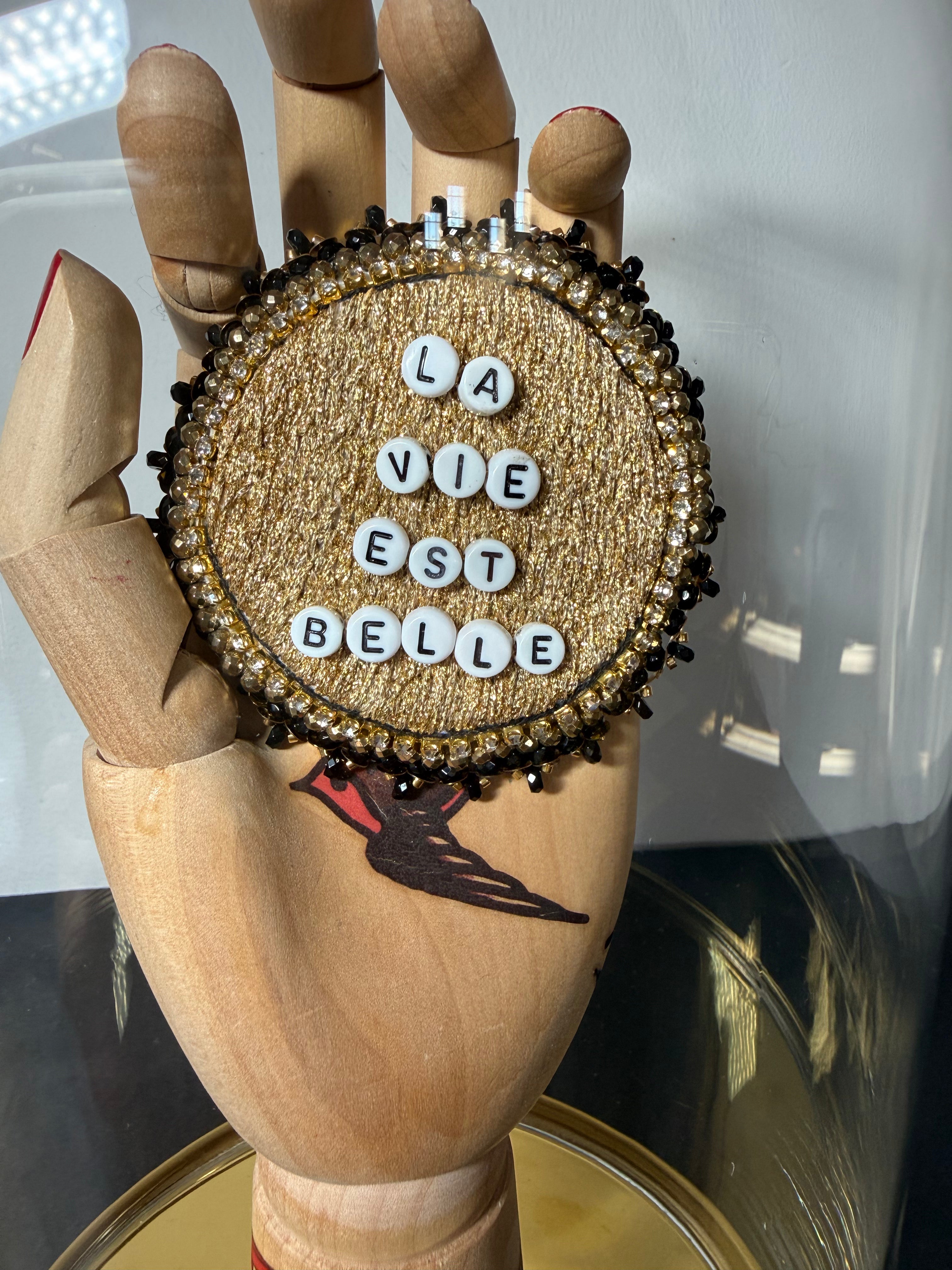 Broche « La Vie Est Belle »