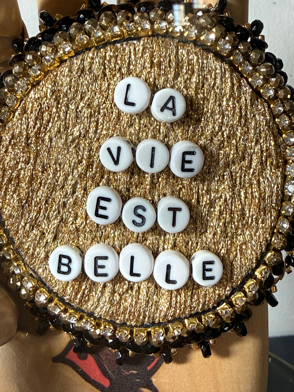 Broche « La Vie Est Belle »