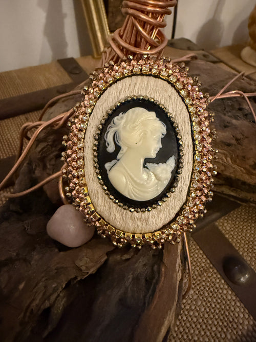 Broche « Camée » noir