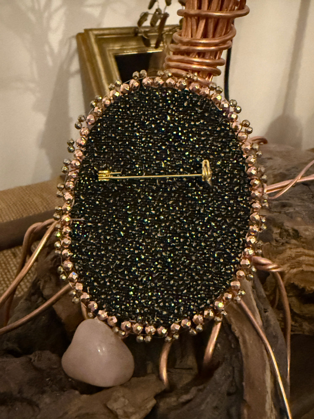 Broche « Camée » noir