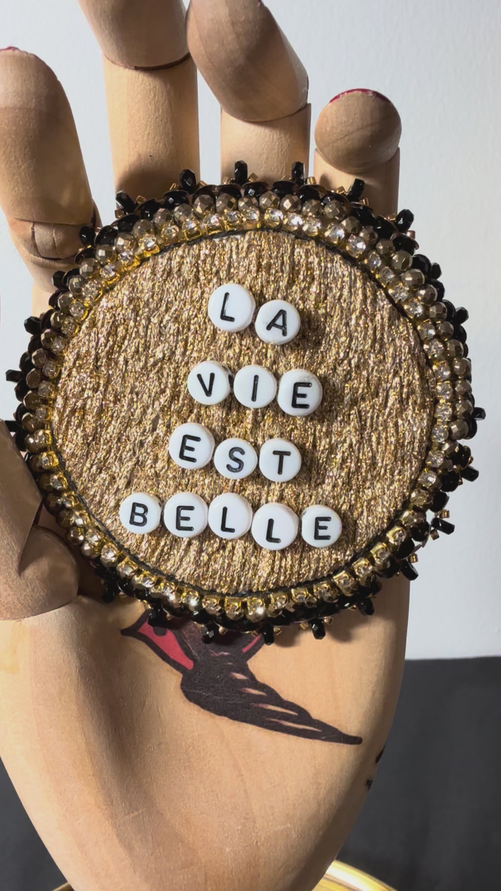 Broche « La Vie Est Belle »