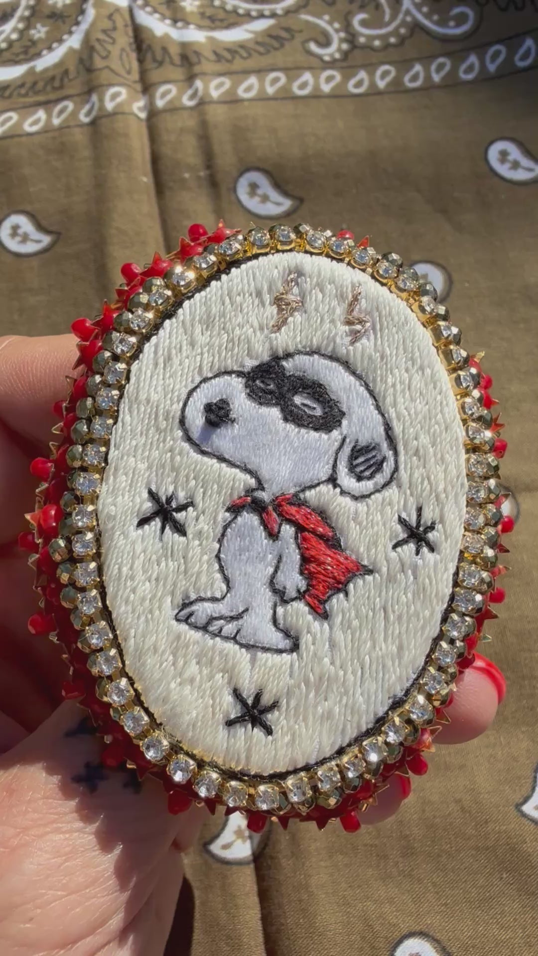 Broche « Snoopy Super Hero »