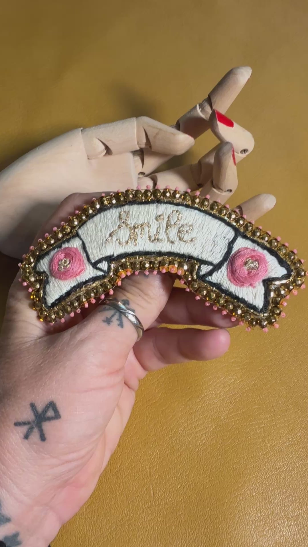 Broche Bannière « Smile »
