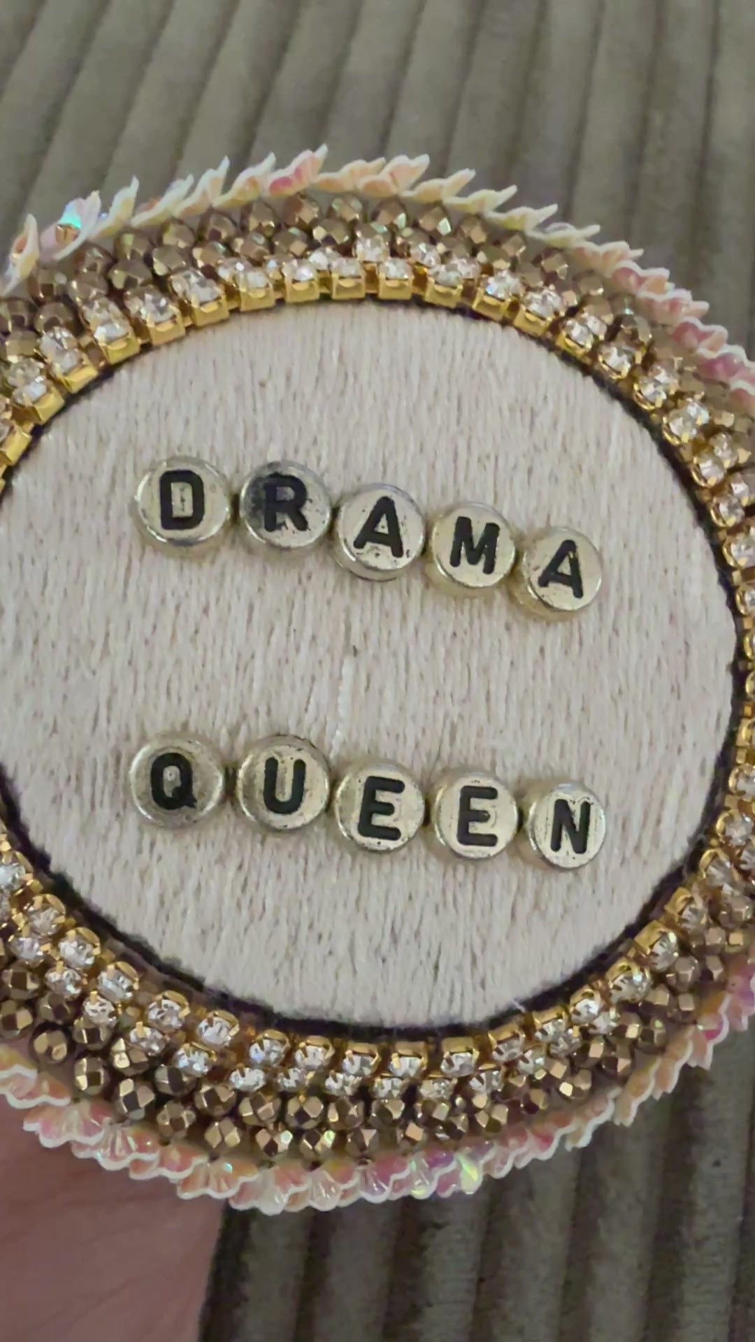 Broche « Drama Queen »