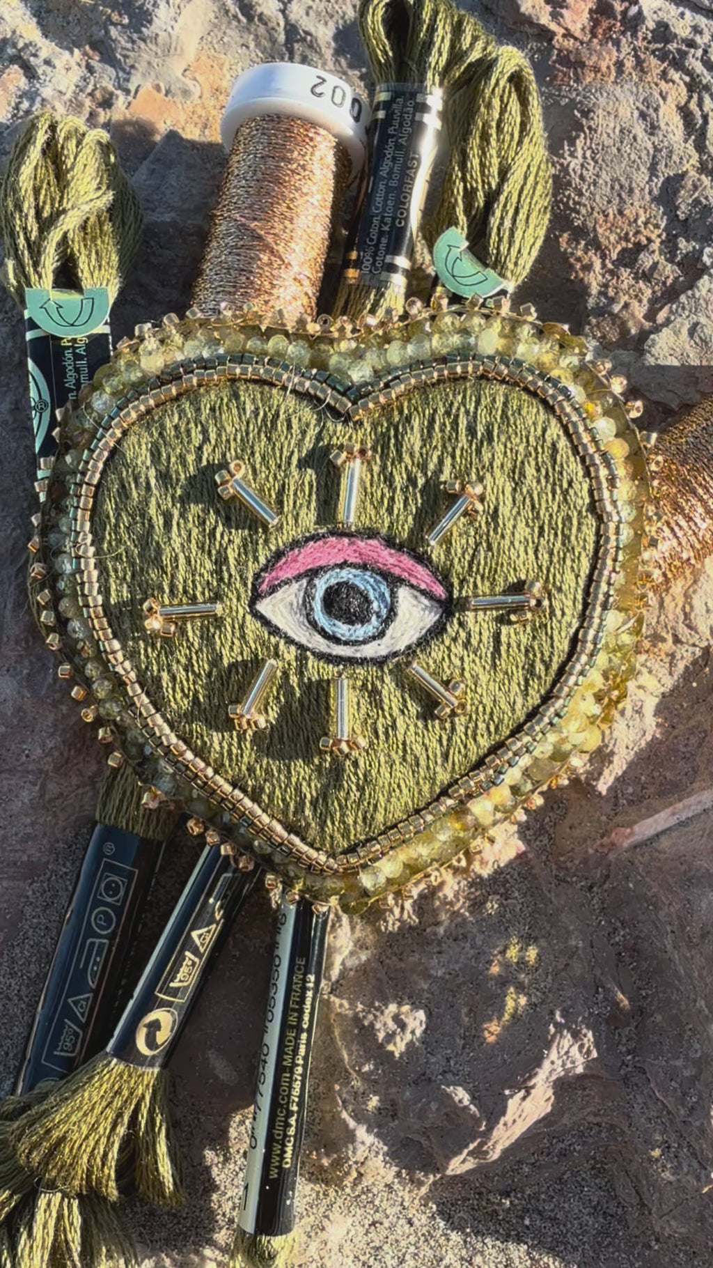 Broche « Nazar & Love » kaki