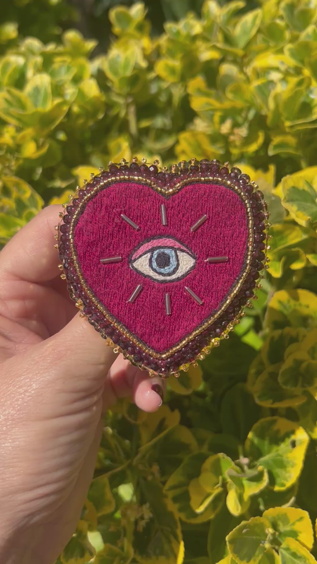 Broche « Nazar & Love » Grenat