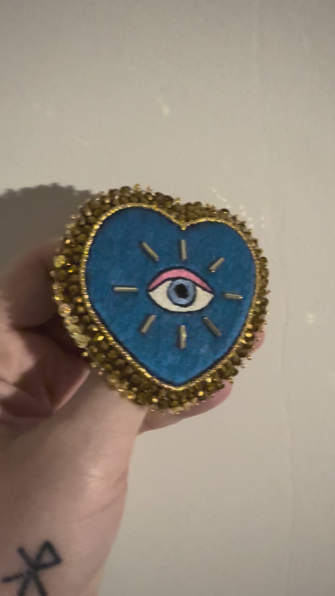 Broche « Nazar & Love » bleu canard