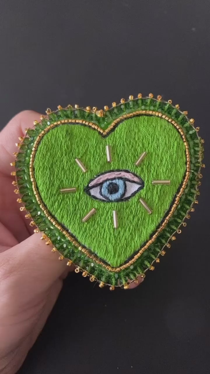 Broche « Nazar & Love » Green