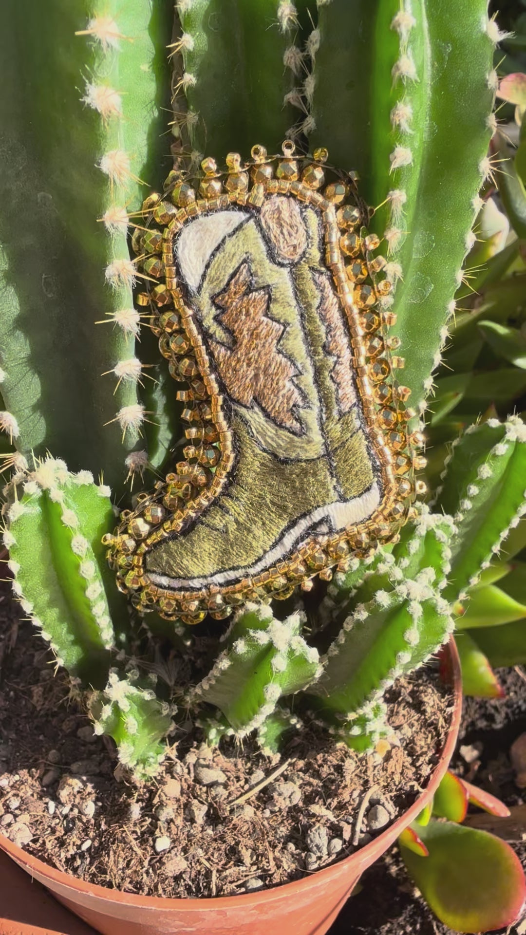 Broche « Tiag » kaki